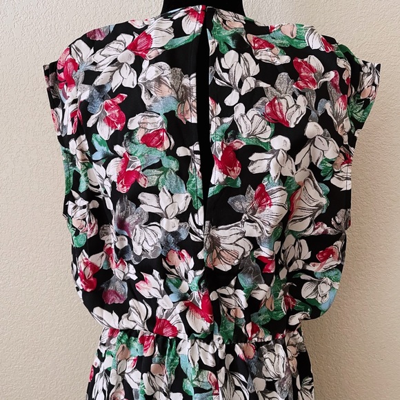BCBGMaxAzria Surplice Floral Romper - Picture 4 of 8